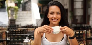 Uống cà phê lợi hay hại?